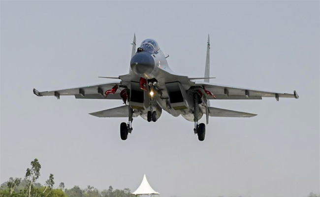 IAF demonstrates operational versatility on emergency airstrip on Purvanchal Expressway in UP